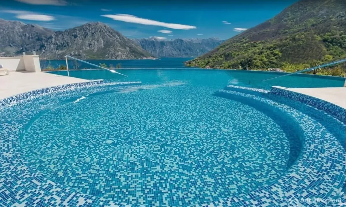 Prodaja, dvosoban stan, 92m², Morinj, Kotor