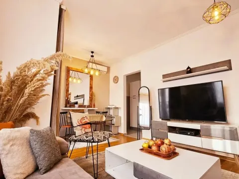 Rent, one bedroom apartment, 52m², Blok 6, Podgorica - image 3