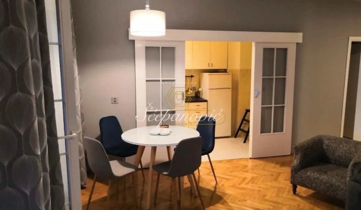 Prodaja, dvosoban stan, 64m², Centar, Novi Sad