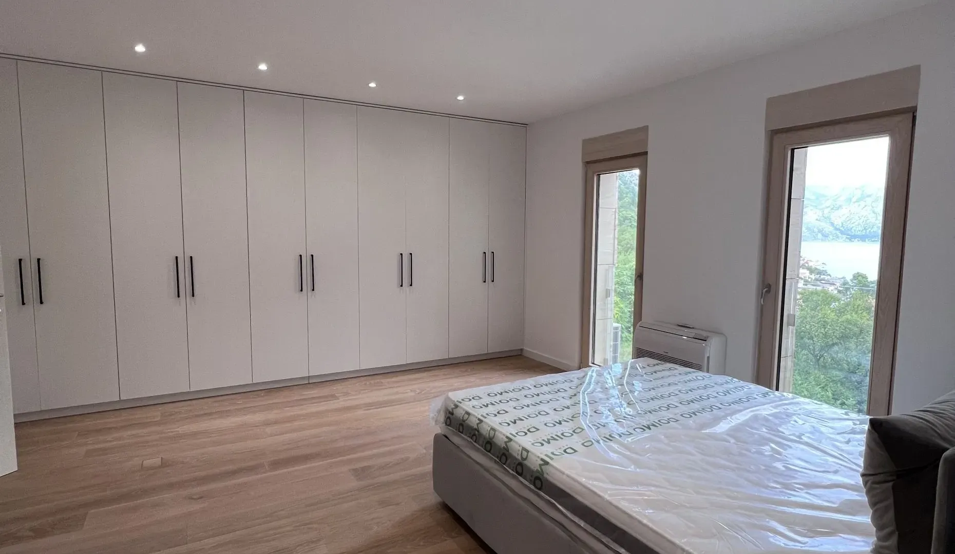 Sale, five bedroom apartment, 198m², Kotor, Crna Gora