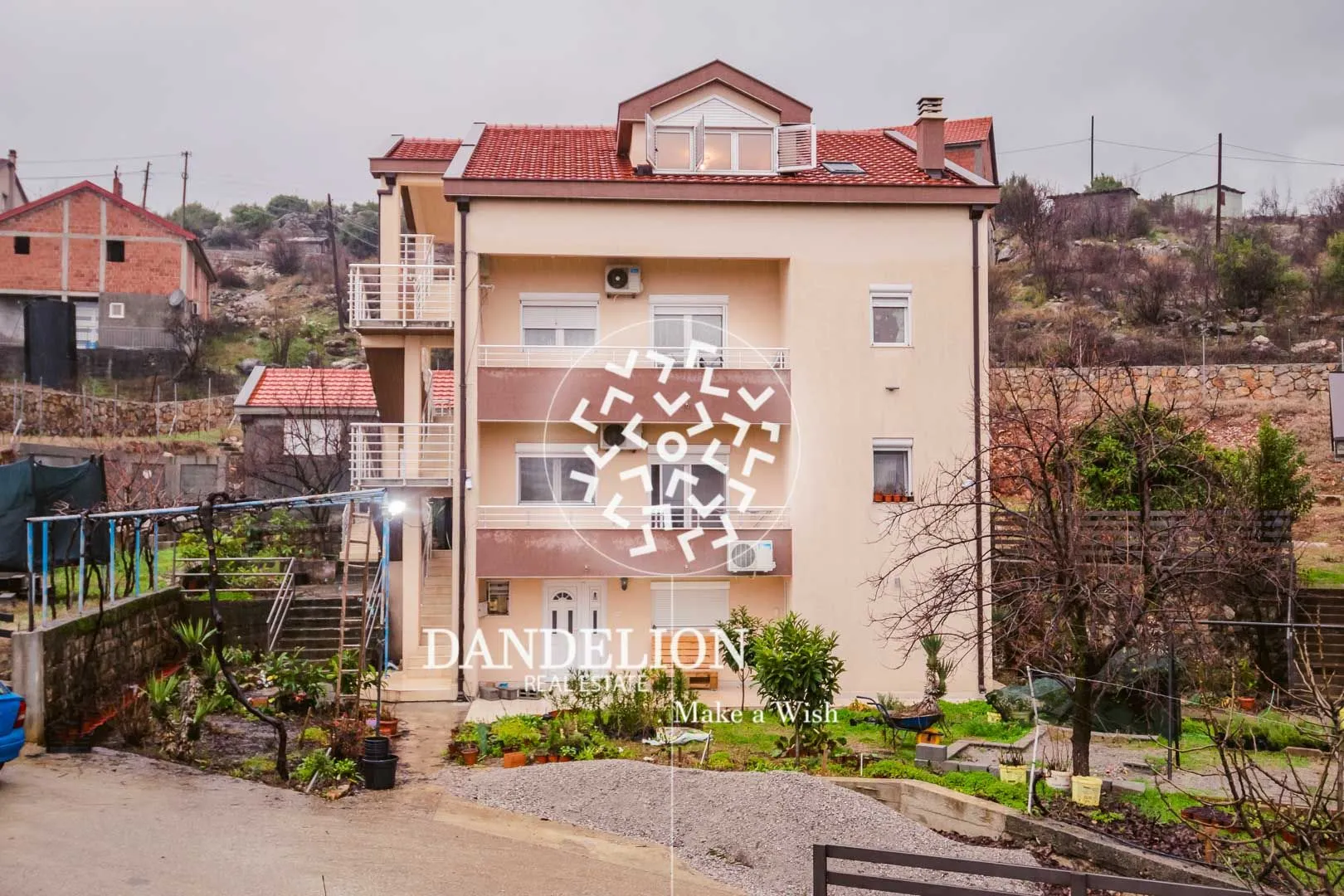 Izdavanje, trosoban stan, 125m², Vranići, Podgorica