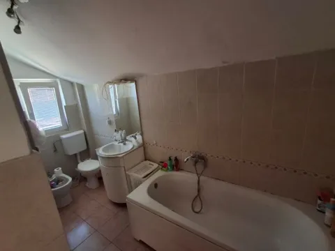 Izdavanje, kuća, 120m², Tološi, Podgorica - image 6