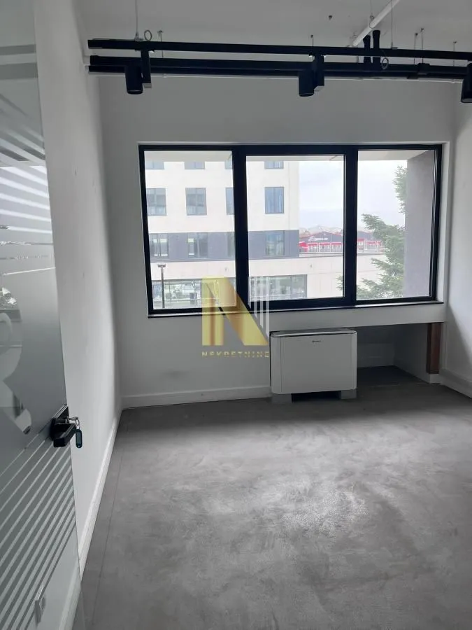 Rent, office space, 320m², Salajka, Novi Sad Sve Podlokacije