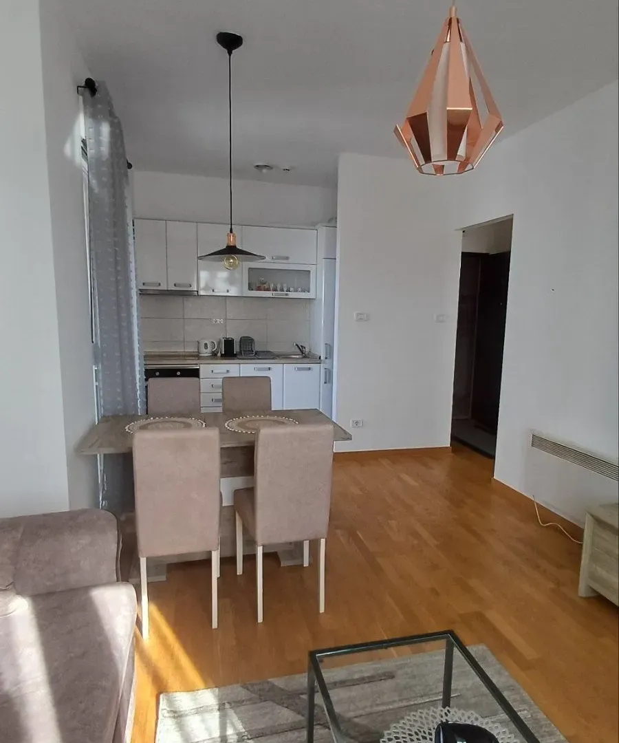 Izdavanje, jednosoban stan, 43m², City Kvart, Podgorica
