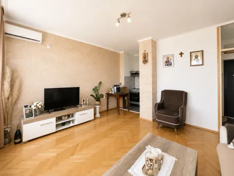 Prodaja, jednosoban stan, 48m², Pejton, Podgorica - image 2