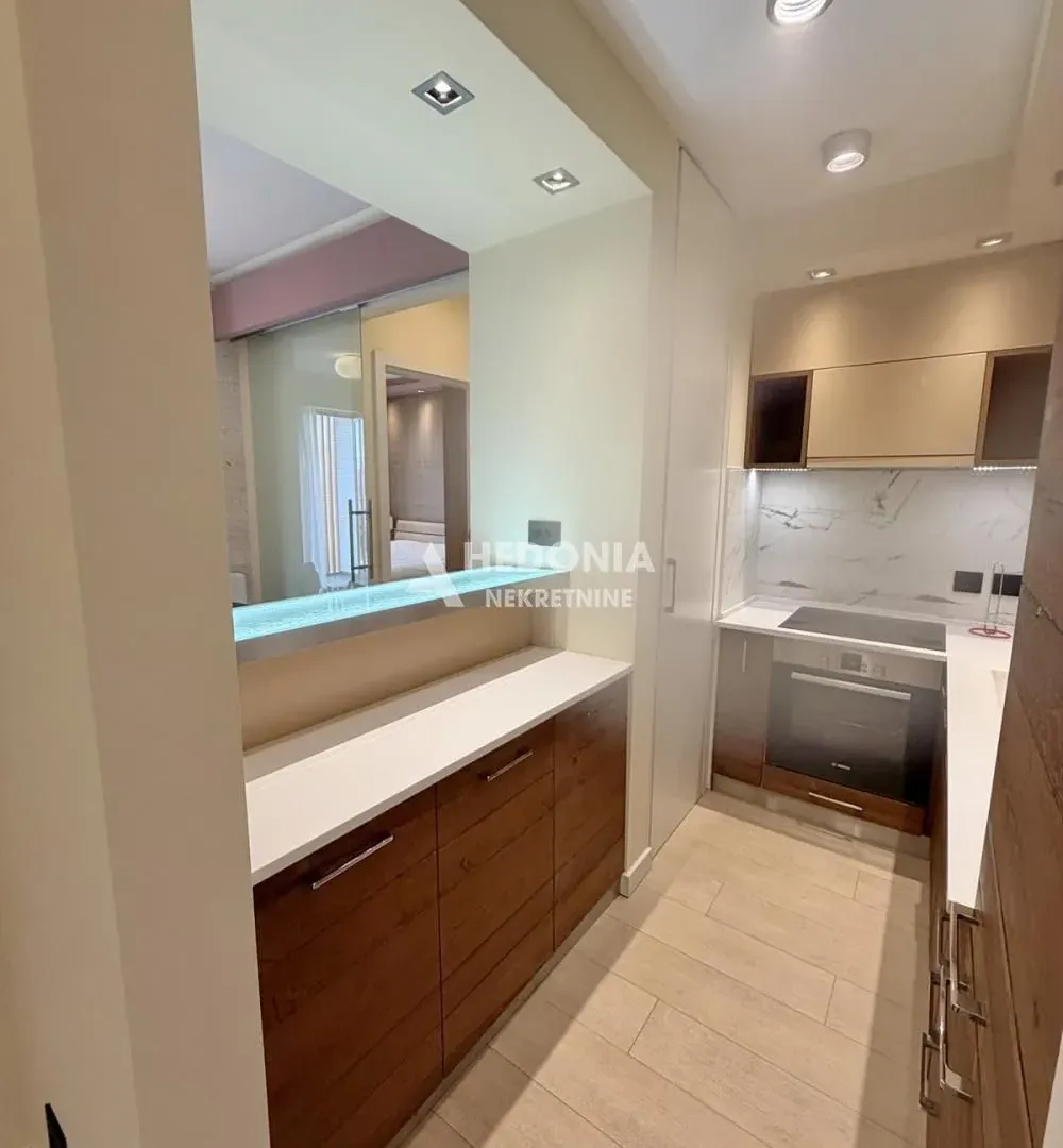 Izdavanje, dvosoban stan, 51m², Novi Beograd Blok 65, Novi Beograd Sve Podlokacije