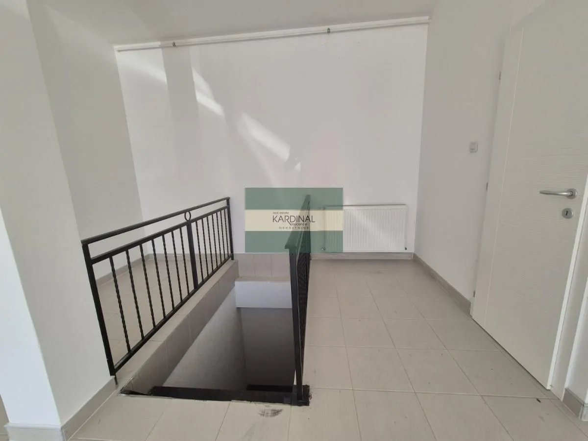Rent, office space, 75m², Jagodina, Srbija