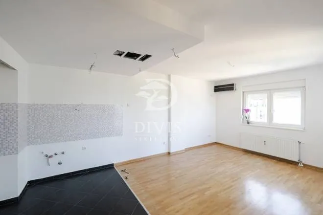 Sale, three bedroom apartment, 85m², Karaburma, Palilula Sve Podlokacije