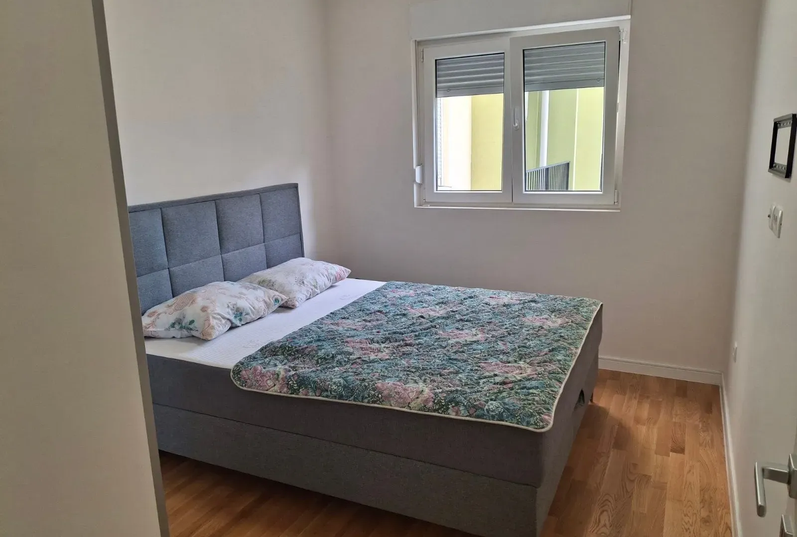 Izdavanje, jednosoban stan, 40m², Pobrežje, Podgorica