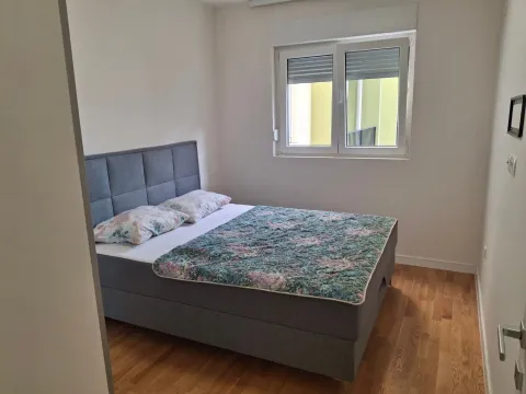 Izdavanje, jednosoban stan, 40m², Pobrežje, Podgorica - image 4