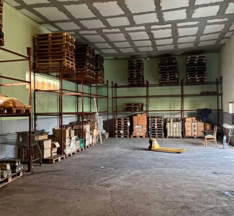 Izdavanje, poslovni prostor, 100m², Mlake, Sombor