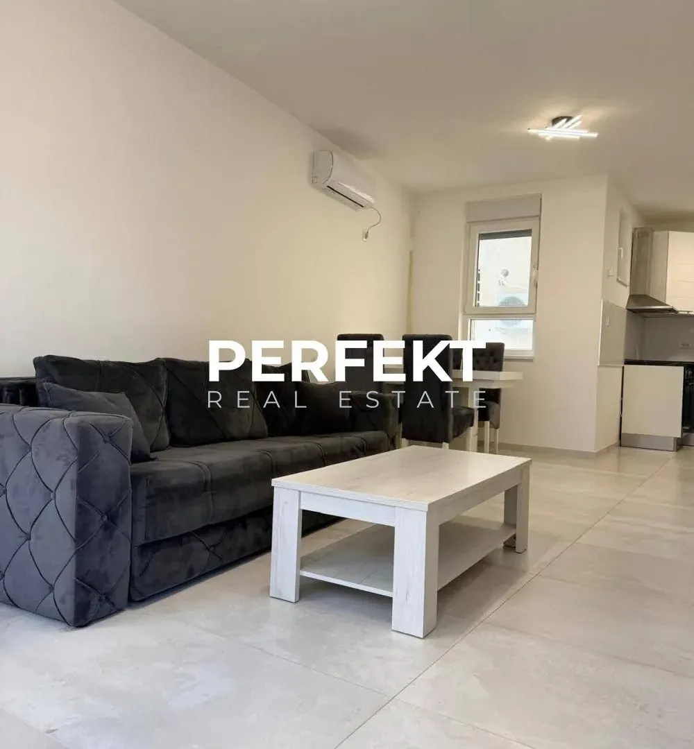 Izdavanje, dvosoban stan, 64m², Centar, Pančevo