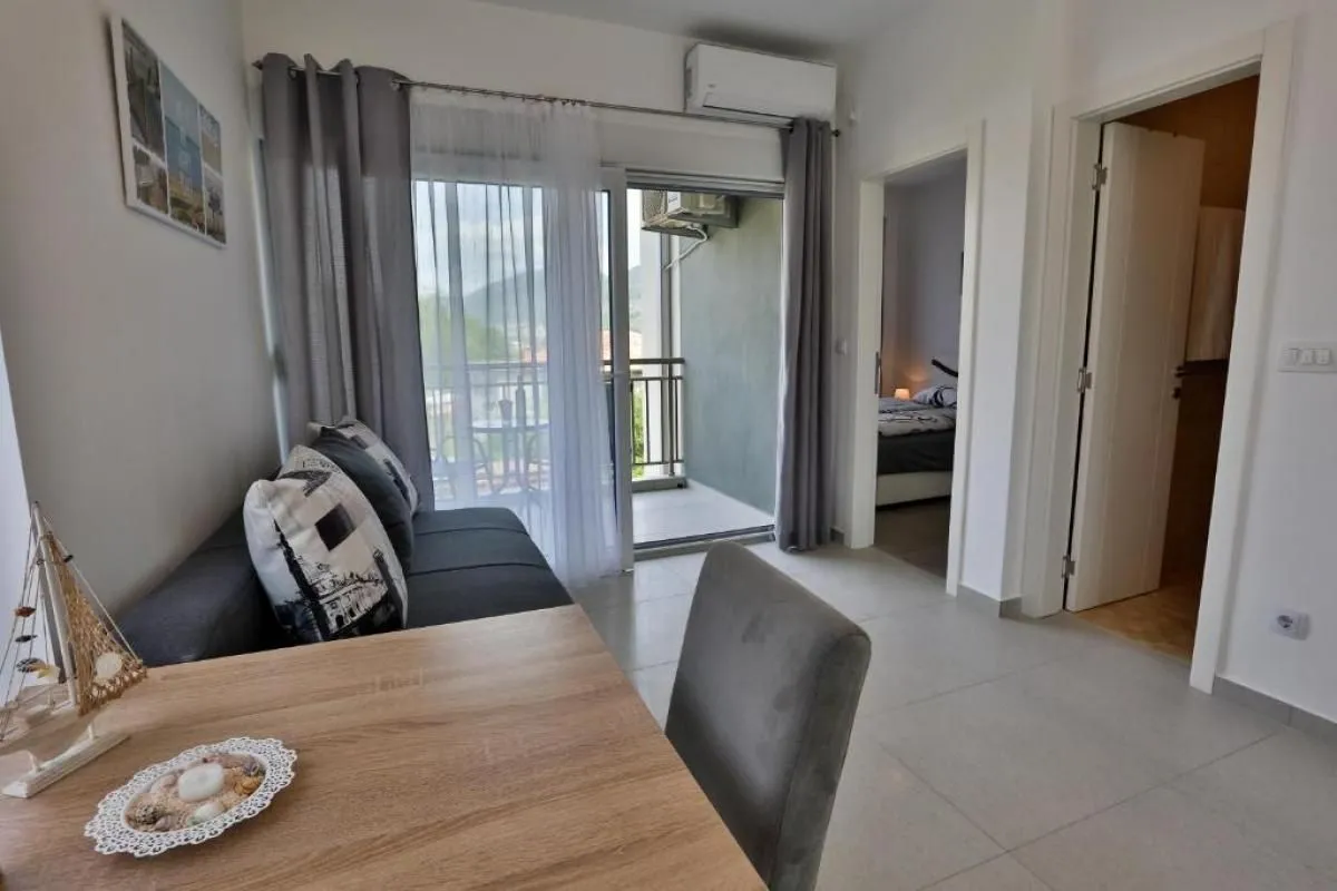 Prodaja, kuća, 469m², Đuraševići, Tivat