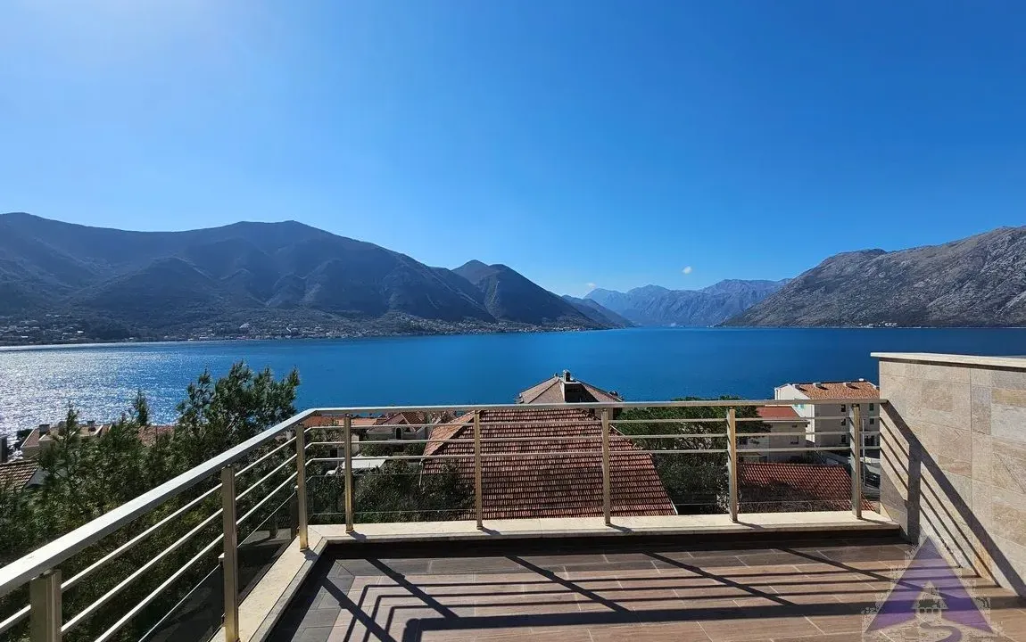 Prodaja, dvosoban stan, 171m², Dobrota, Kotor