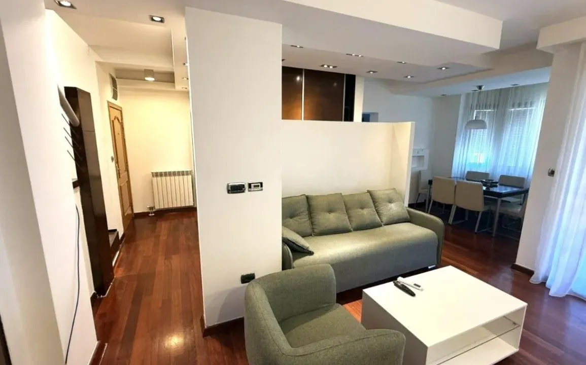 Izdavanje, dvosoban stan, 95m², Preko Morače, Podgorica