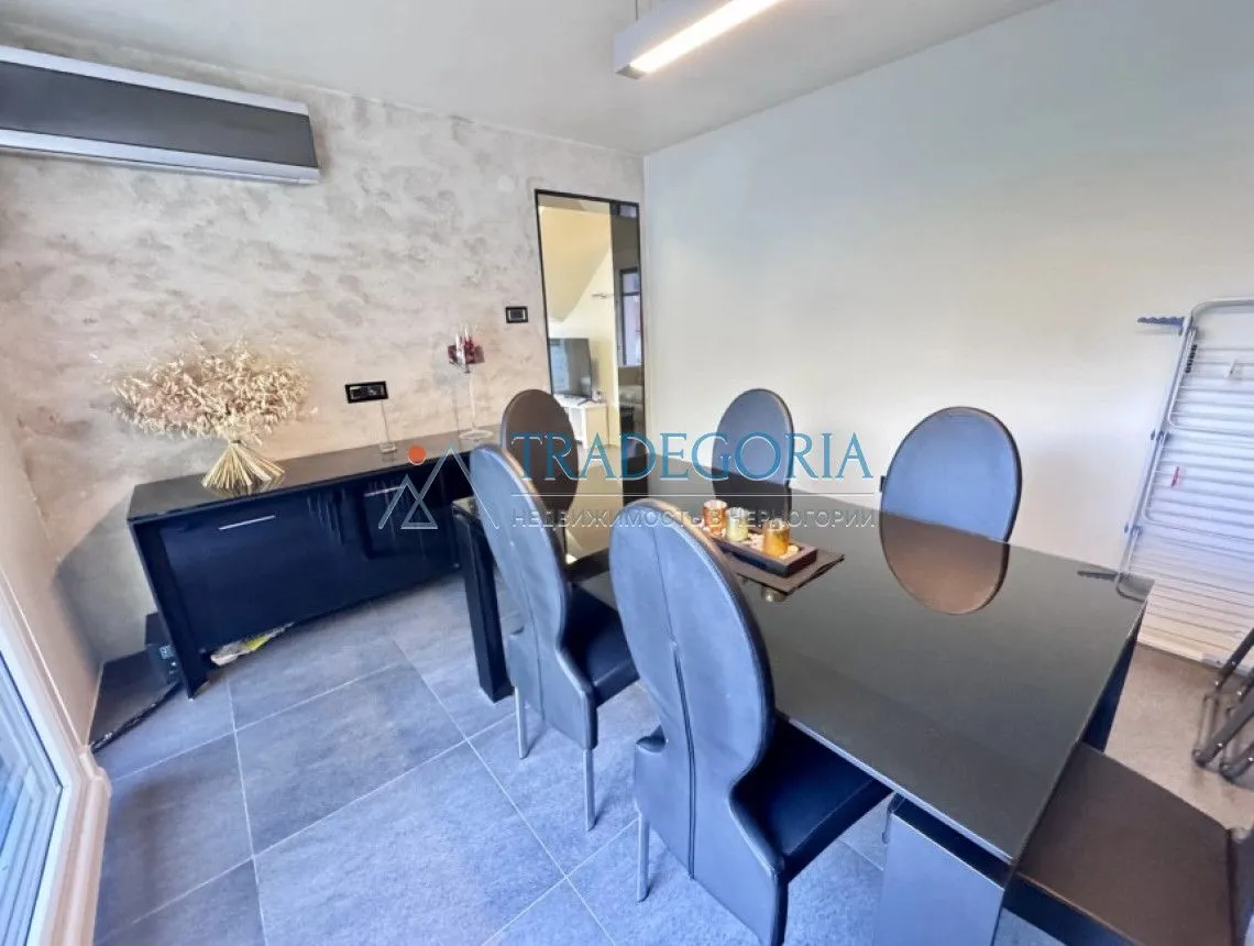 Prodaja, dvosoban stan, 129m², Dobrota, Kotor
