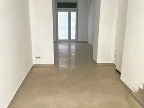 Izdavanje, poslovni prostor, 80m², Stari Aerodrom, Podgorica - image 6