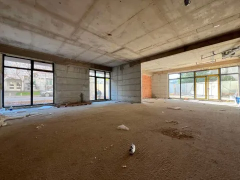 Izdavanje, poslovni prostor, 118m², Stari Aerodrom, Podgorica