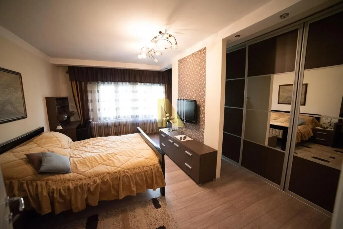 Prodaja, četvorosoban stan, 105m², Centar, Novi Sad