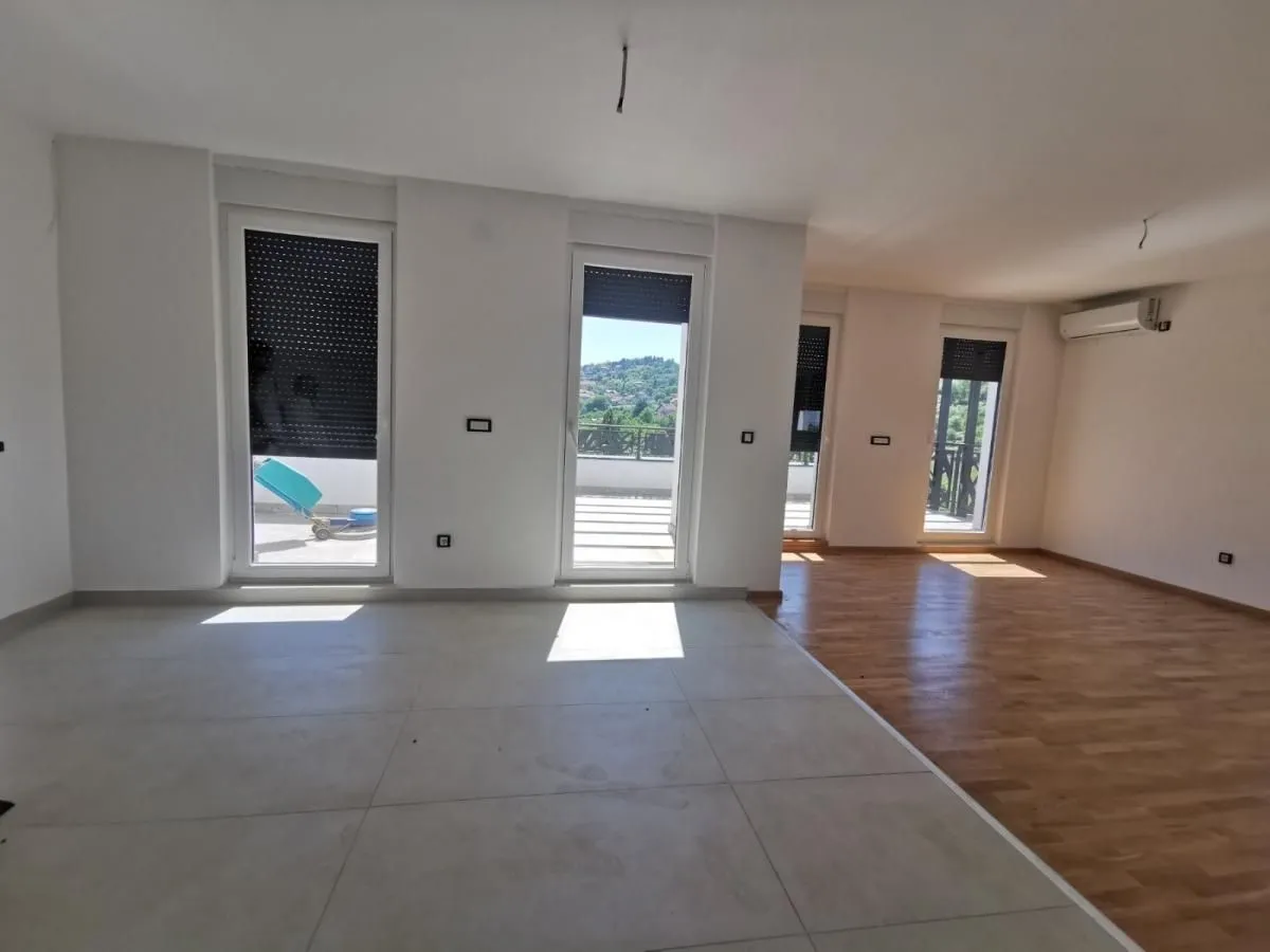 Prodaja, četvorosoban stan, 124m², Sremska Kamenica, Petrovaradin