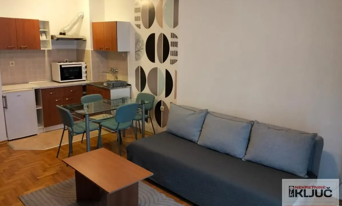 Izdavanje, garsonjera, 27m², Centar, Novi Sad