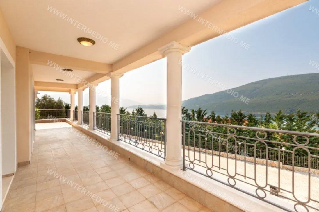 Prodaja, dvosoban stan, 180m², Đenovići, Herceg Novi