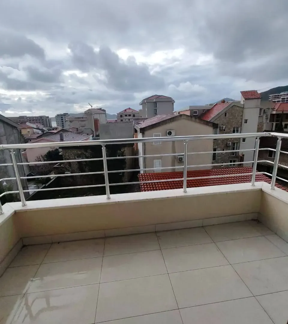 Rent, two bedroom apartment, 60m², Bečići, Budva
