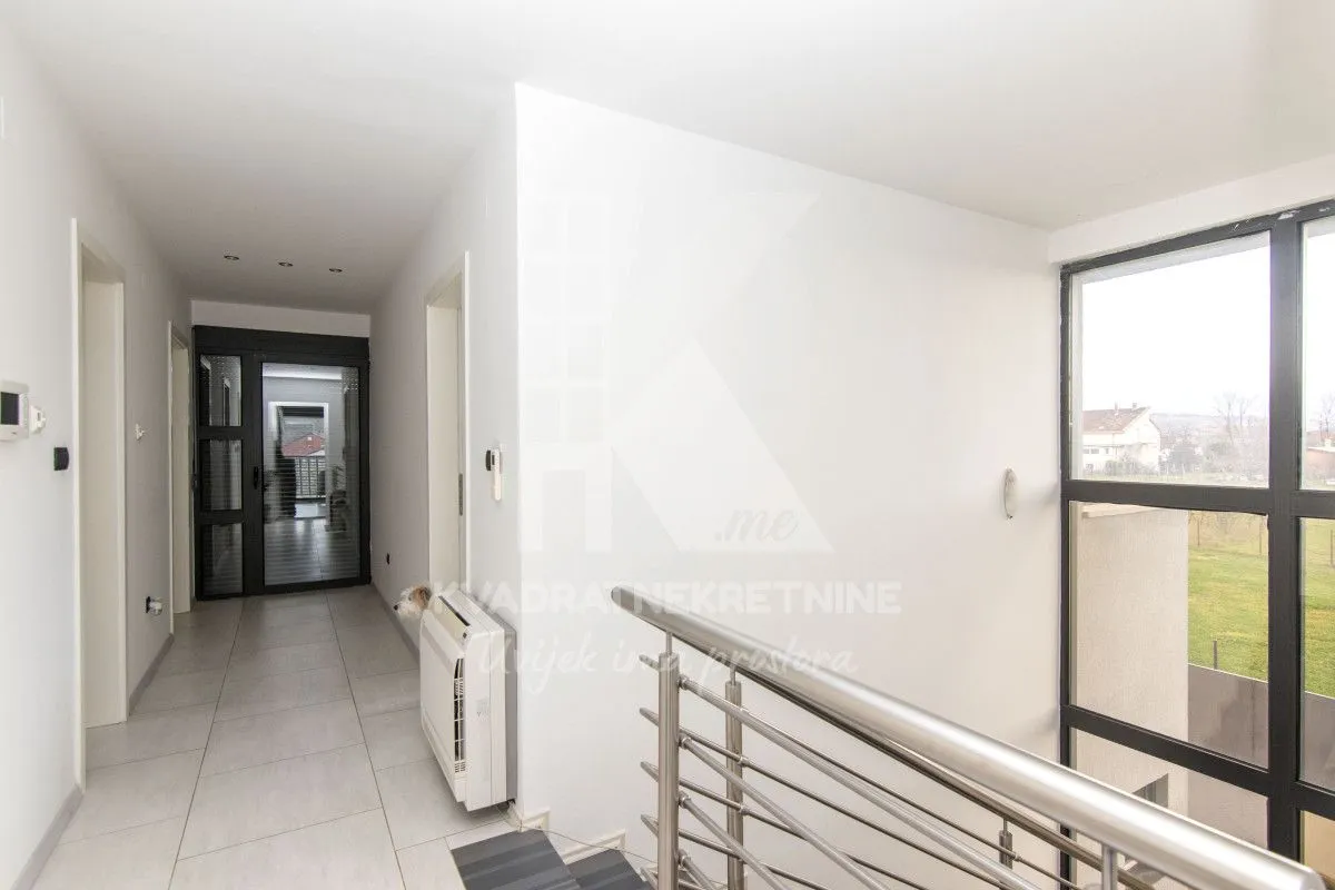 Sale, house, 250m², Tološi, Podgorica