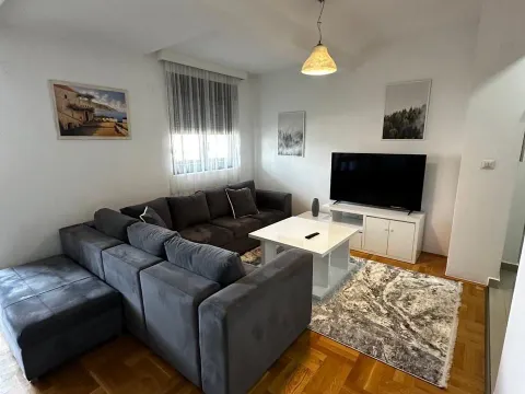 Izdavanje, dvosoban stan, 65m², Zagorič, Podgorica - image 15