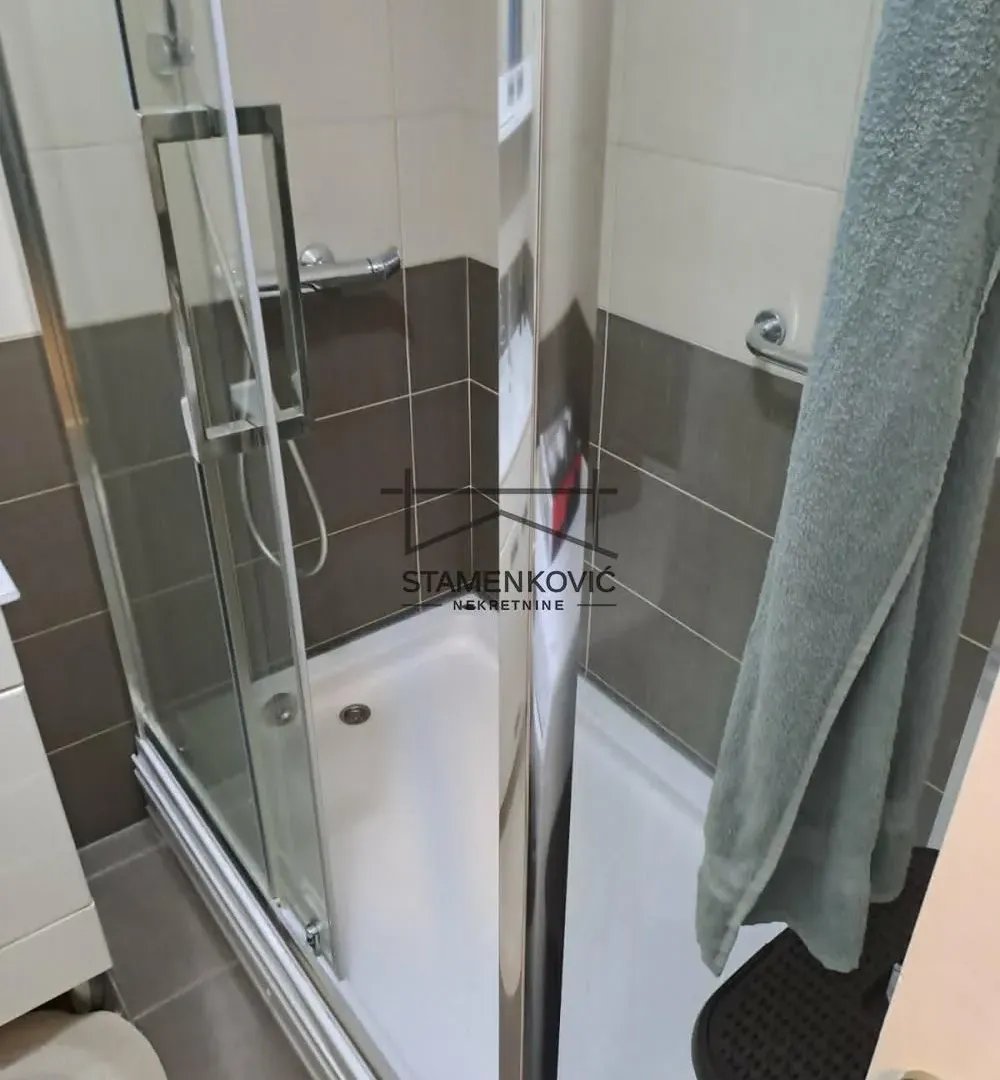 Prodaja, trosoban stan, 500m², Novo naselje, Novi Sad