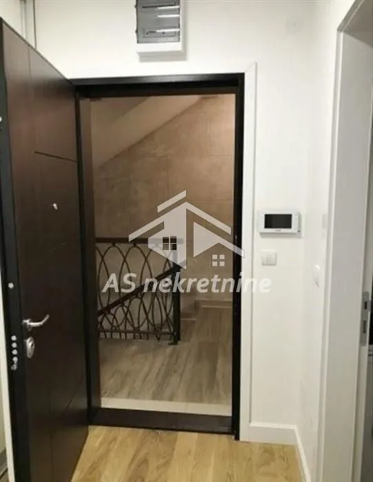Izdavanje, dvosoban stan, 43m², Južni Bulevar, Vračar Sve Podlokacije