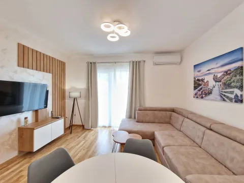 Rent, one bedroom apartment, 44m², Bečići, Budva - image 15