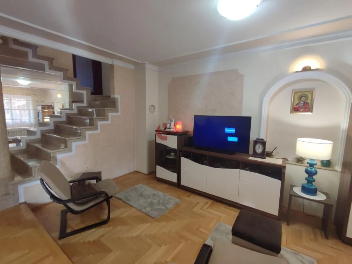Prodaja, kuća, 268m², Kertvaroš, Subotica