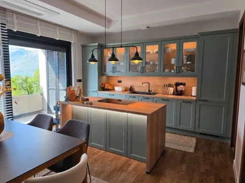Prodaja, četvorosoban stan, 139m², Dobrota, Kotor - image 2
