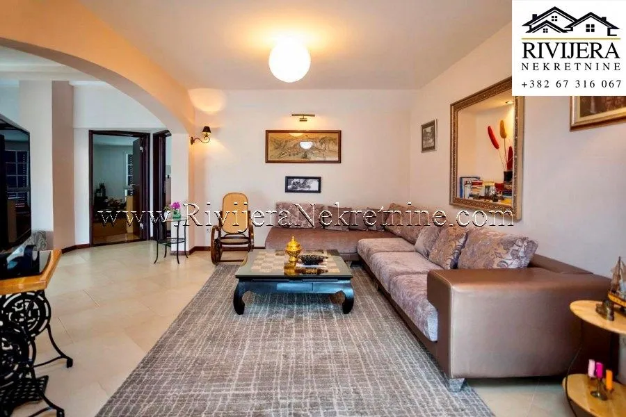 Prodaja, trosoban stan, 220m², Dobrota, Kotor