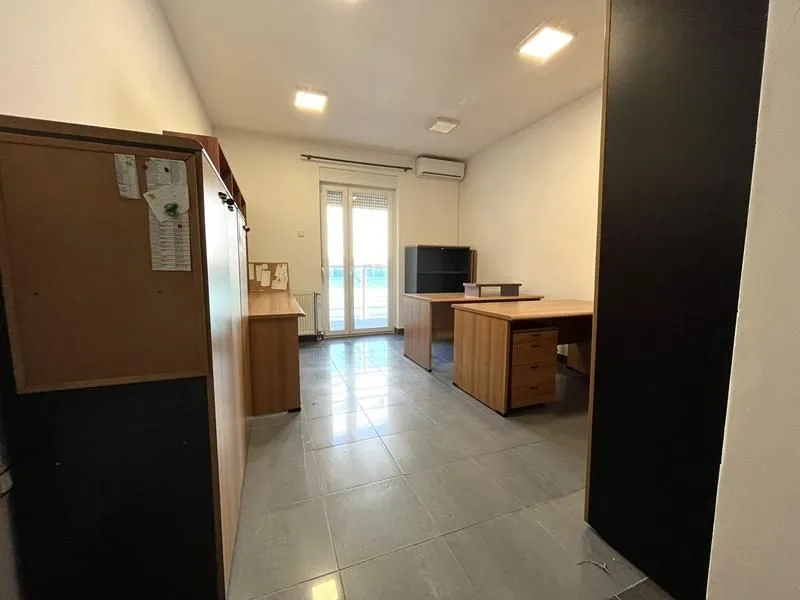 Rent, office space, 26m², Centar, Novi Sad
