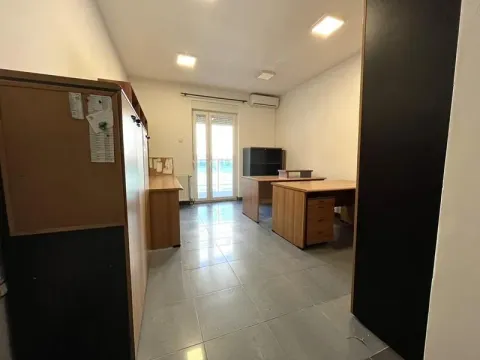 Izdavanje, poslovni prostor, 26m², Centar, Novi Sad - image 3