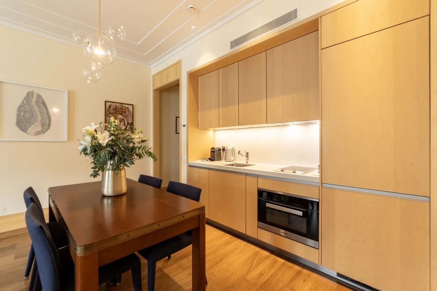 Prodaja, jednosoban stan, 81m², Tivat, Crna Gora