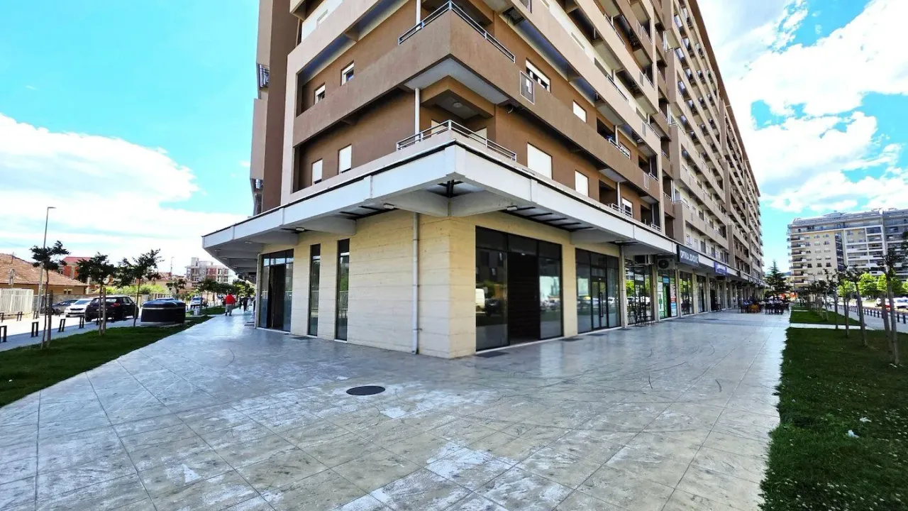 Rent, office space, 350m², Central Point, Podgorica