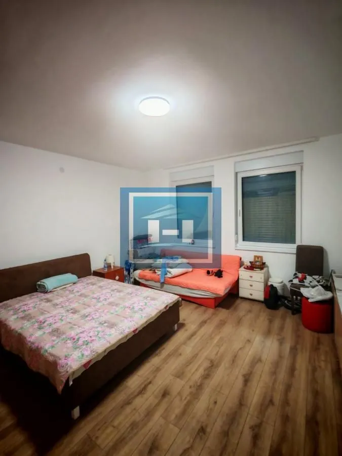 Prodaja, trosoban stan, 70m², Paraćin, Srbija