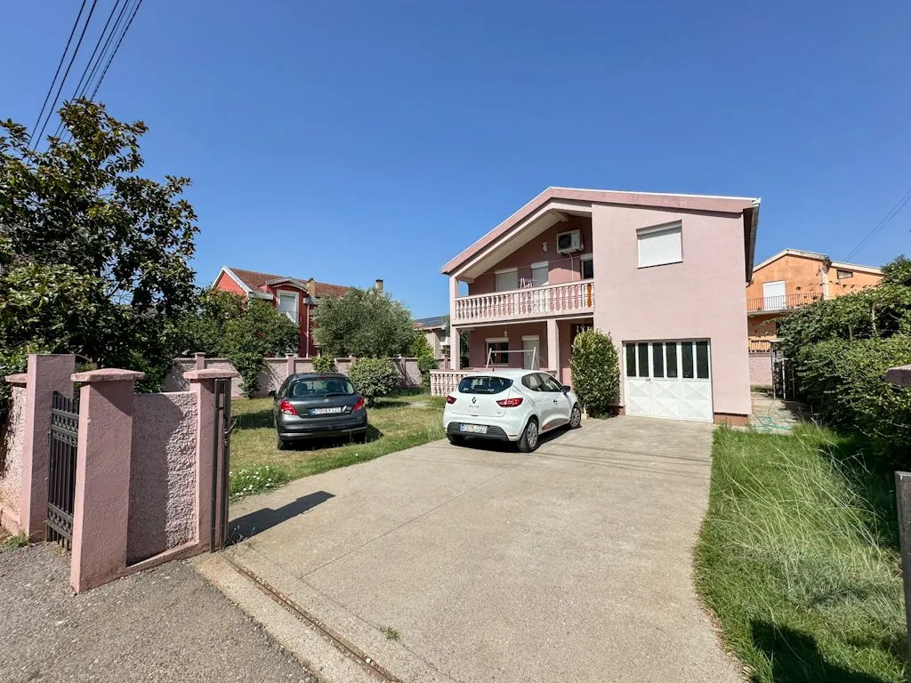 Prodaja, kuća, 200m², Zagorič, Podgorica
