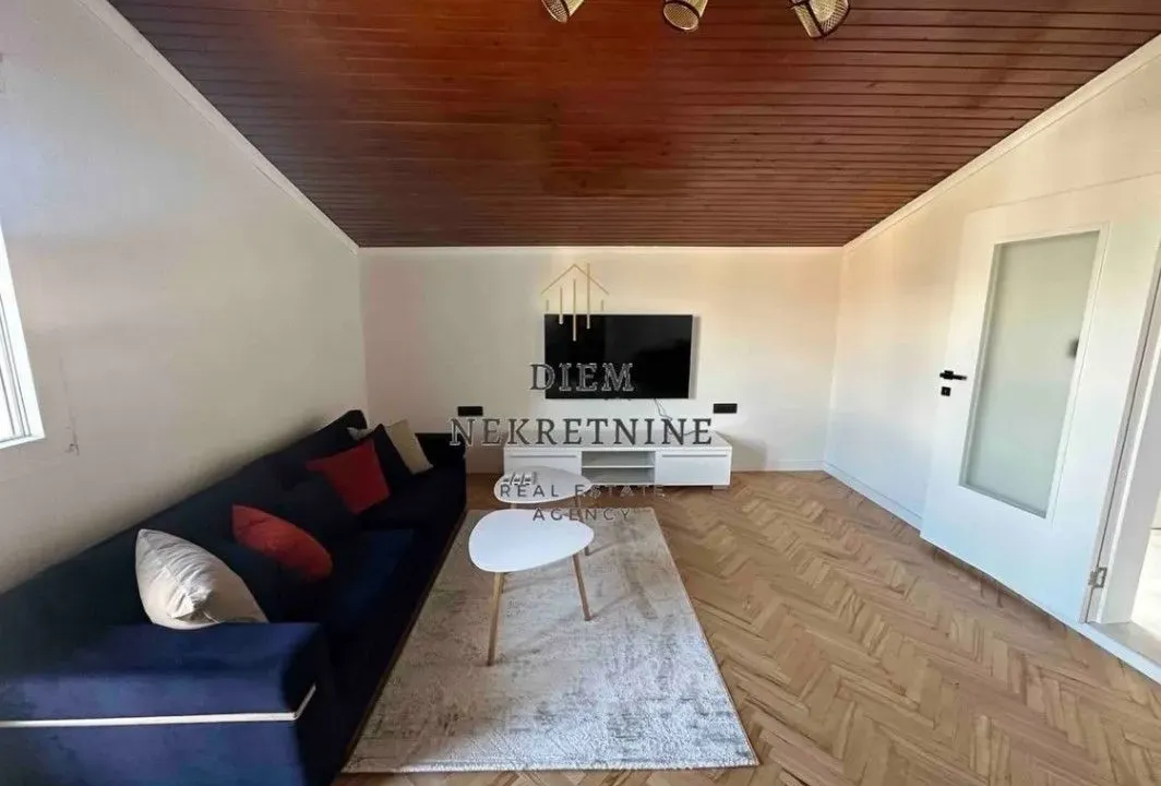 Izdavanje, dvosoban stan, 82m², Stari Aerodrom, Podgorica