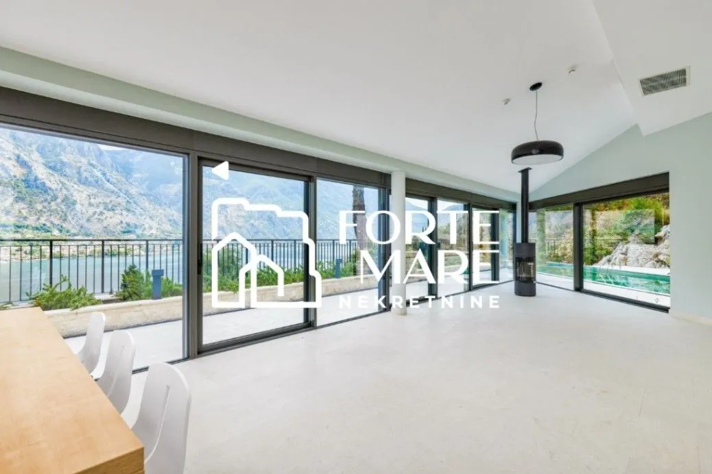 Sale, house, 479m², Prčanj, Kotor