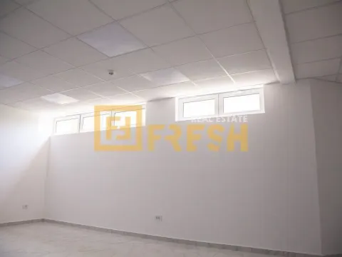 Izdavanje, poslovni prostor, 84m², Stari Aerodrom, Podgorica - image 11