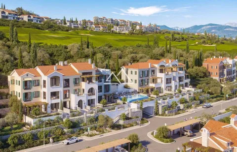 Pogled iz vazduha na stambeni kompleks sa bazenom i okruženjem. - image 11