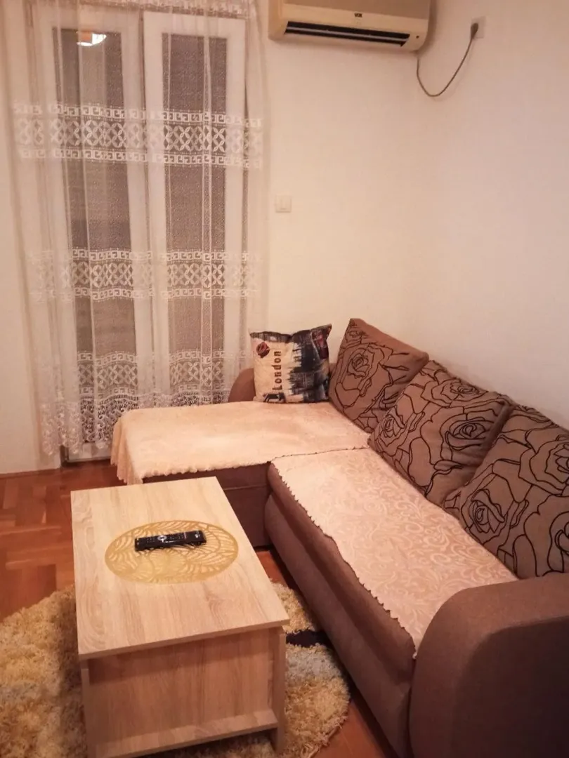 Izdavanje, jednosoban stan, 38m², Podgorica, Crna Gora