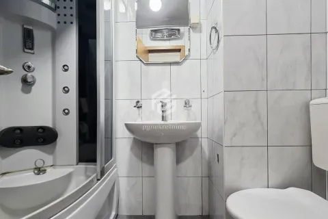 Rent, one bedroom apartment, 40m², Krivi Most, Podgorica - image 12
