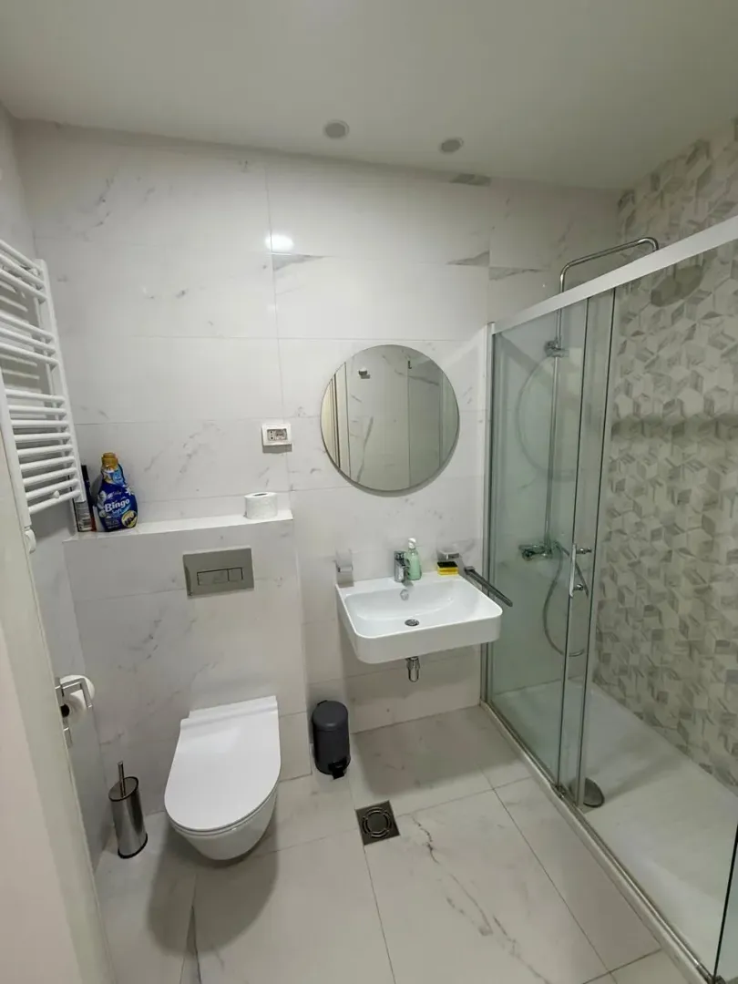 Izdavanje, jednosoban stan, 50m², Central Point, Podgorica