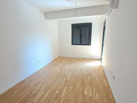 Izdavanje, jednosoban stan, 41m², Stari Aerodrom, Podgorica - image 2