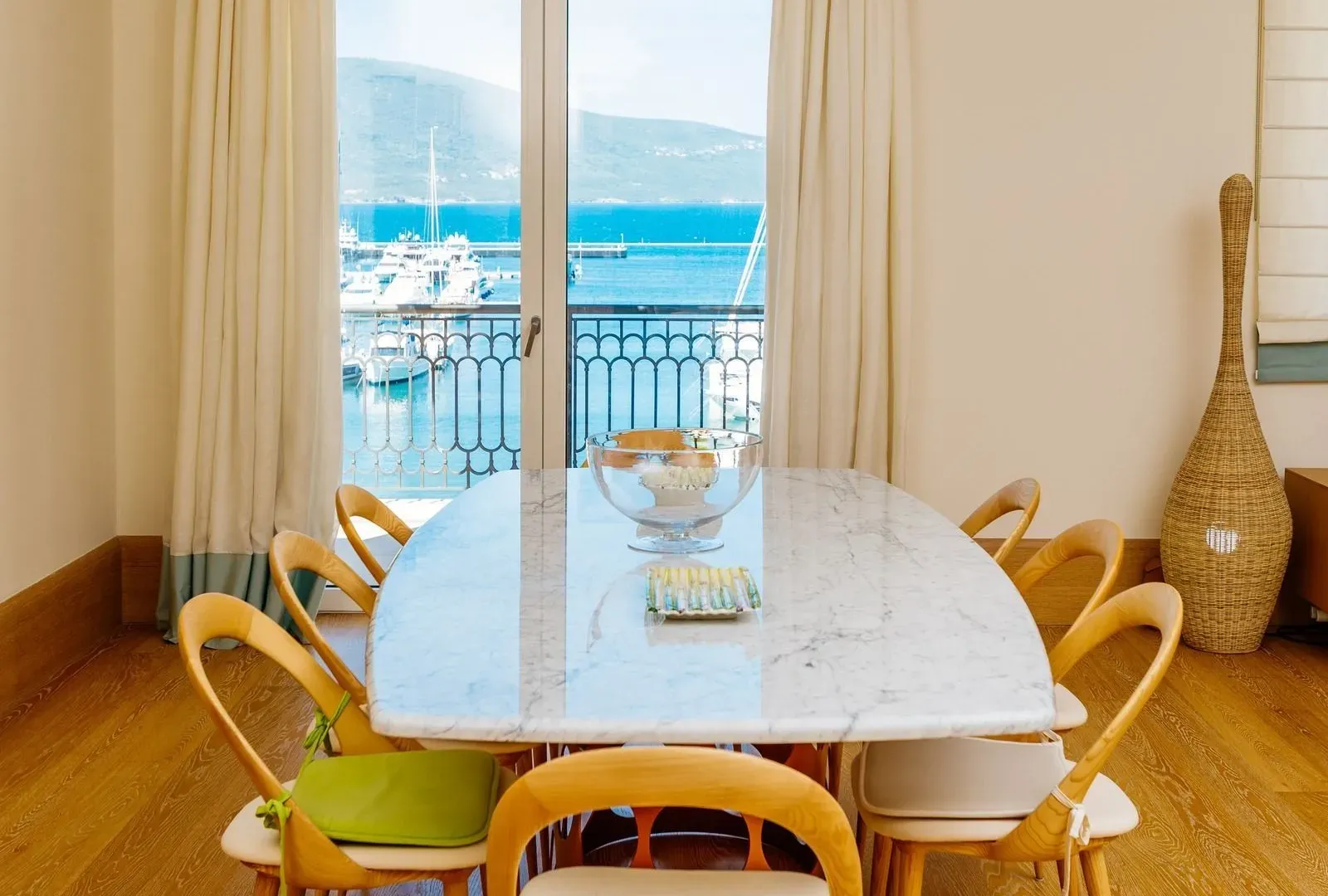 Sale, four bedroom apartment, 240m², Tivat, Crna Gora